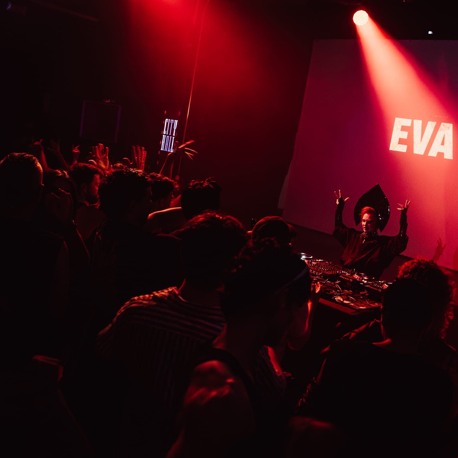 EVA TOYA performing — press shot