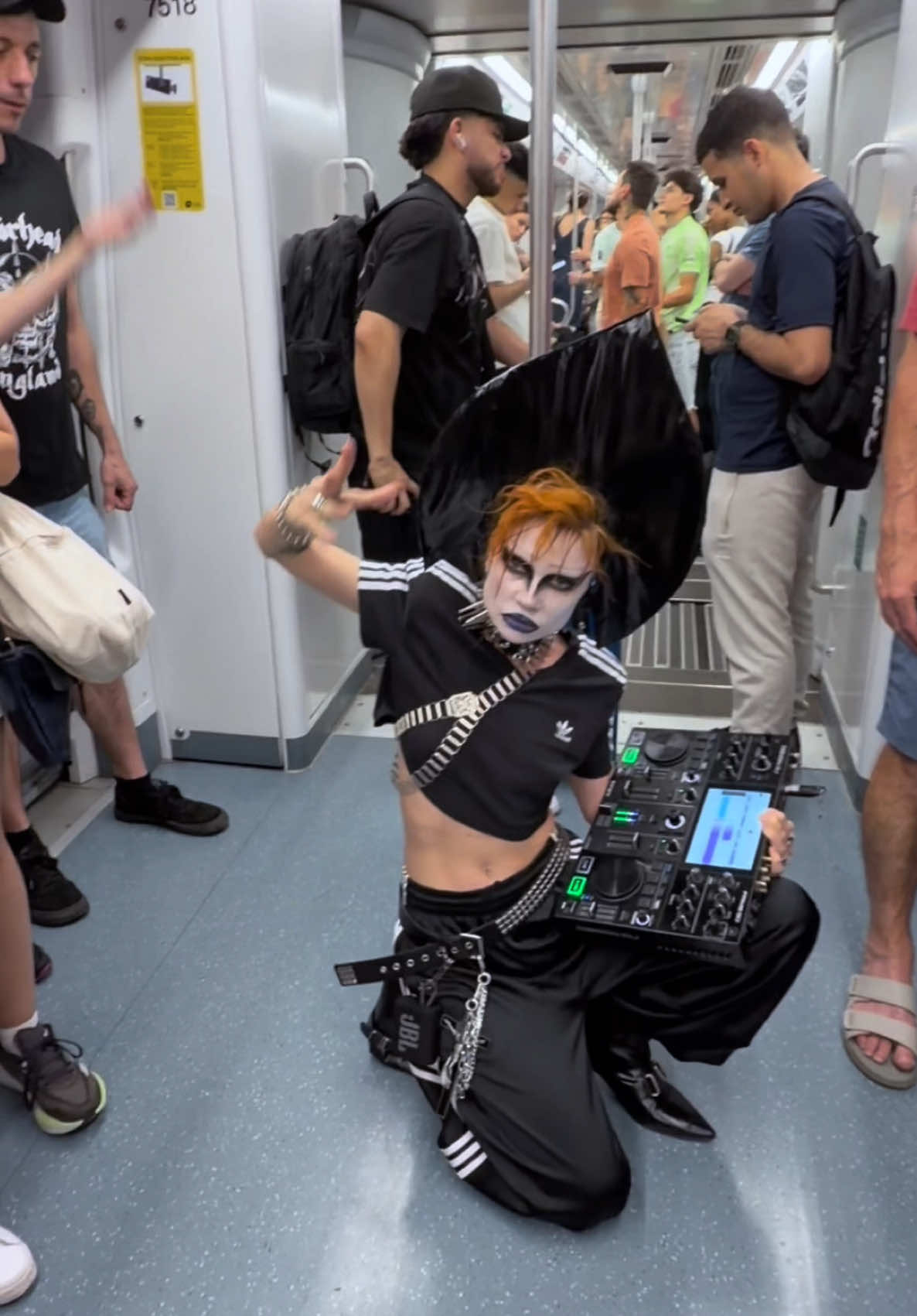 Subway to dancefloor in 10 sec · #djbarcelona
